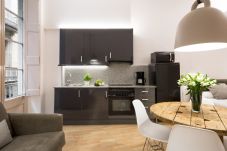 Estudio en Barcelona - OLA LIVING CANUDA 1