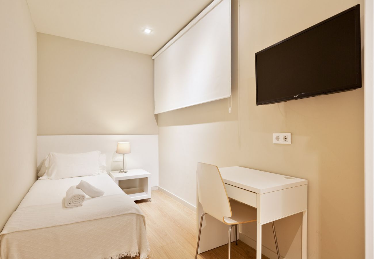 Alquiler por habitaciones en Barcelona - Ola Living Hostal Diagonal 10 Individual