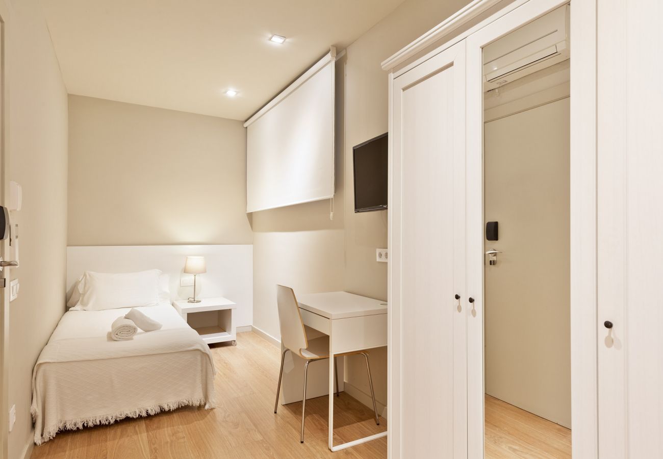 Alquiler por habitaciones en Barcelona - Ola Living Hostal Diagonal 10 Individual