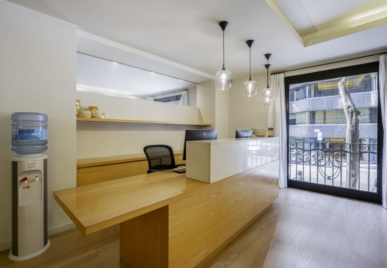 Alquiler por habitaciones en Barcelona - Ola Living Hostal Diagonal 10 Individual