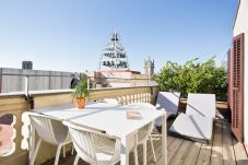 Ferienwohnung in Barcelona - OLA LIVING BISBE ATTIC STREET VIEW