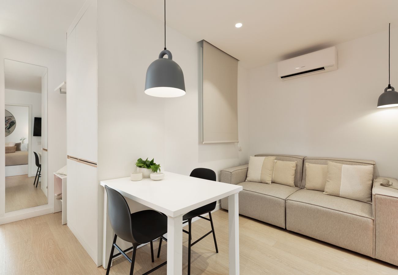 Ferienwohnung in Barcelona - OLA LIVING SANTA ANNA ATTIC
