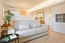 Apartment in Barcelona - OLA LIVING BISBE STREET VIEW 4