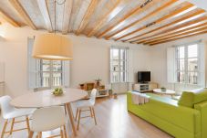 Apartment in Barcelona - OLA LIVING BISBE SQUARE VIEW 2
