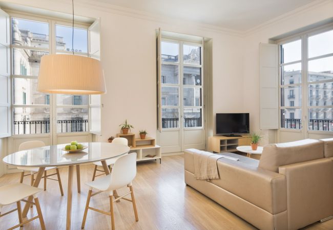 Apartment in Barcelona - OLA LIVING BISBE SQUARE VIEW 1