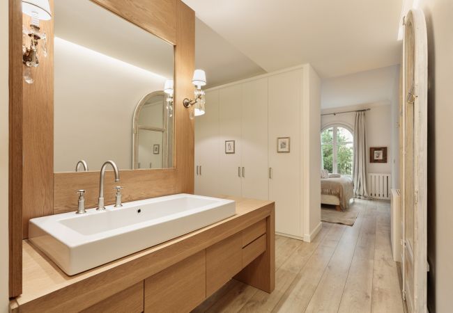 Apartment in Barcelona - OLA LIVING ENRIC GRANADOS Apartment in Barcelona - OLA LIVING ENRIC GRANADOS