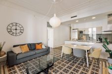 Apartment in Barcelona - OLA LIVING ARCO DEL TRIUNFO