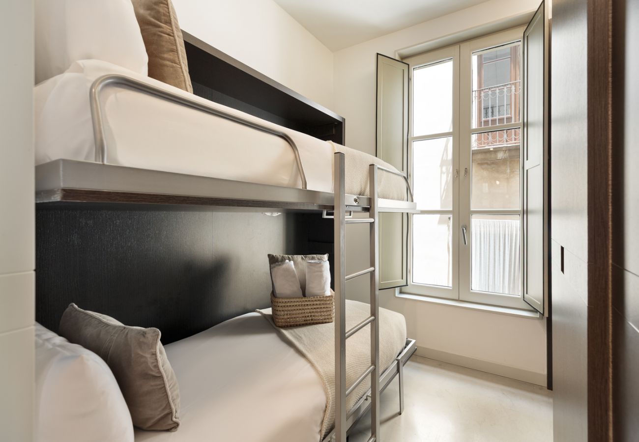 Apartment in Barcelona - OLA LIVING PETRITXOL LES RAMBLES