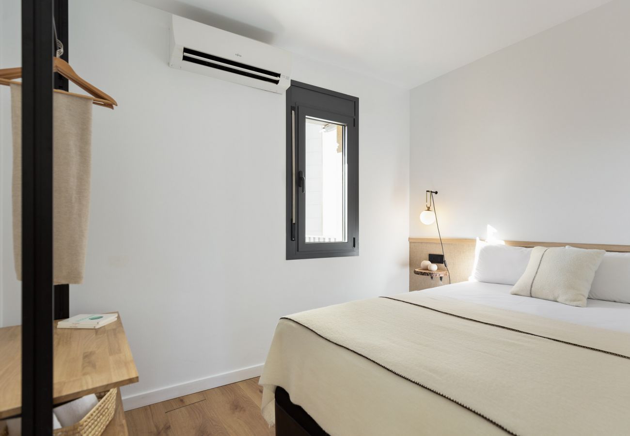 Apartment in Barcelona - OLA LIVING CALABRIA 2