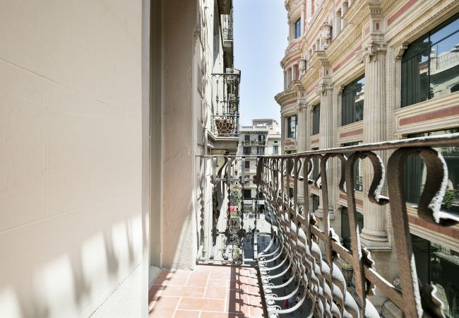 Apartment in Barcelona - OLA LIVING SANTA ANNA 1