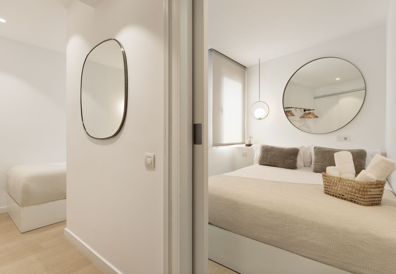 Apartment in Barcelona - OLA LIVING SANTA ANNA 1
