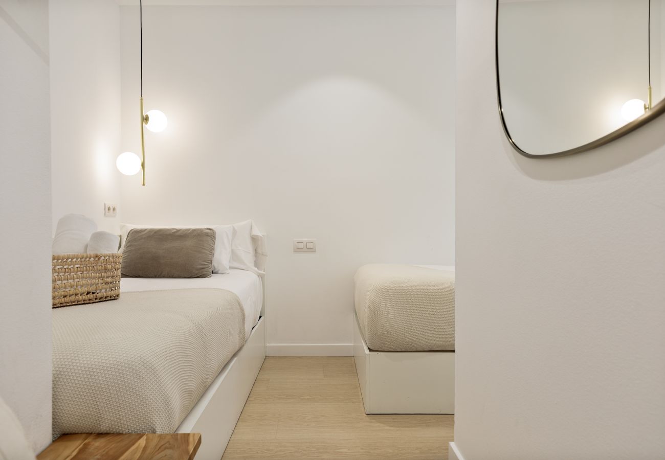 Apartment in Barcelona - OLA LIVING SANTA ANNA 1