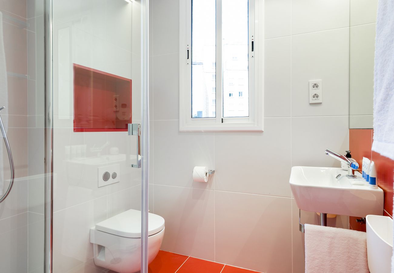 Apartment in Barcelona - OLA LIVING SANTA ANNA ATTIC