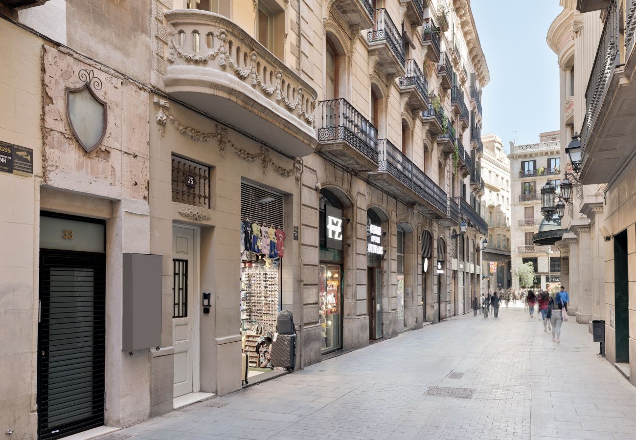 Apartment in Barcelona - OLA LIVING SANTA ANNA ATTIC
