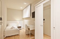 Rent by room in Barcelona - Ola Living Hostal Diagonal 10 Individual