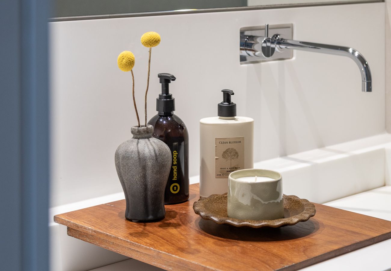 Apartment in Barcelona - OLA LIVING PASEO DE GRACIA 3