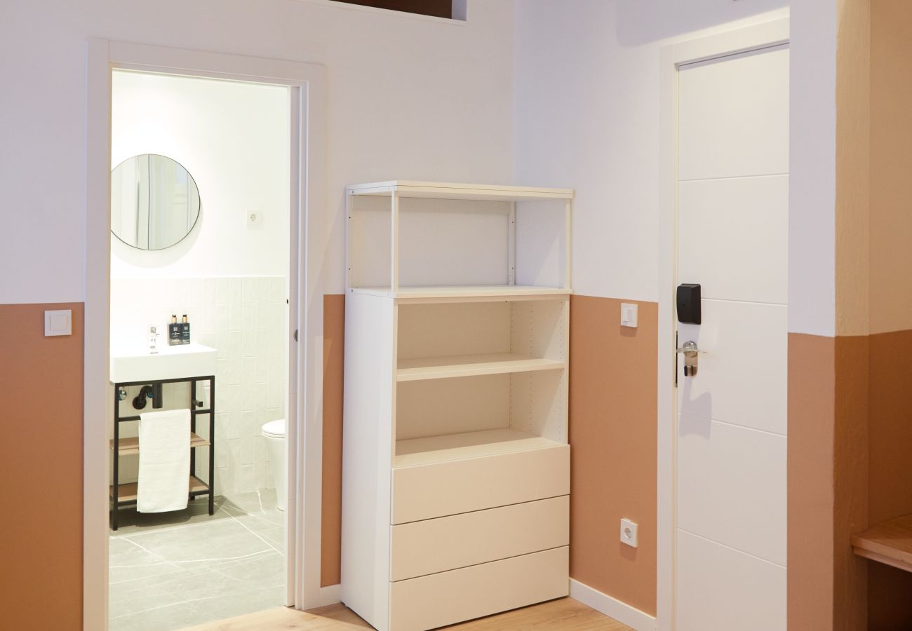 Rent by room in Madrid - Ola Living Hostal Tetuan 4