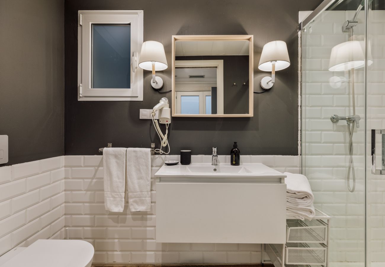 Apartment in Barcelona - OLA LIVING ST ANTONI 102