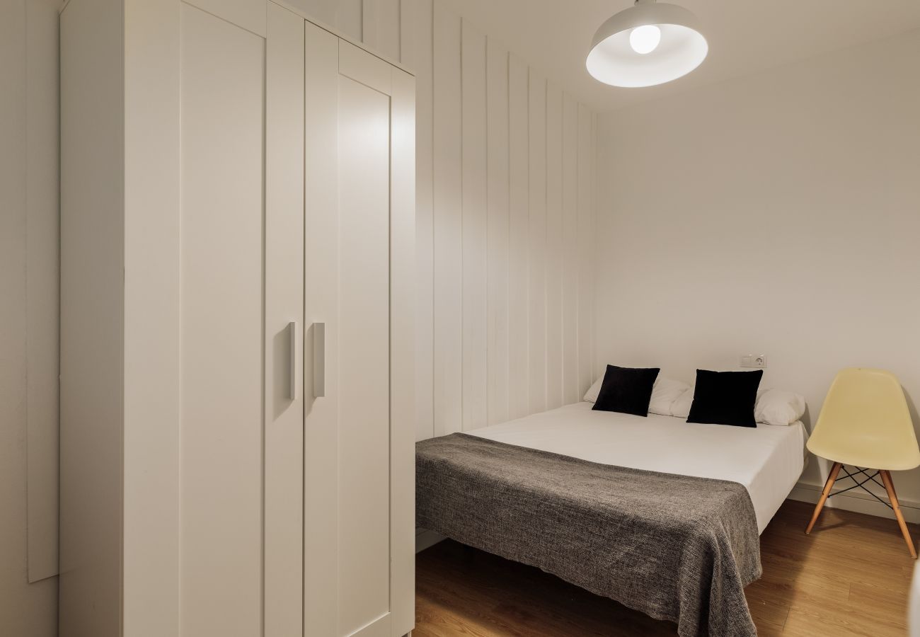 Apartment in Barcelona - OLA LIVING ST ANTONI 102