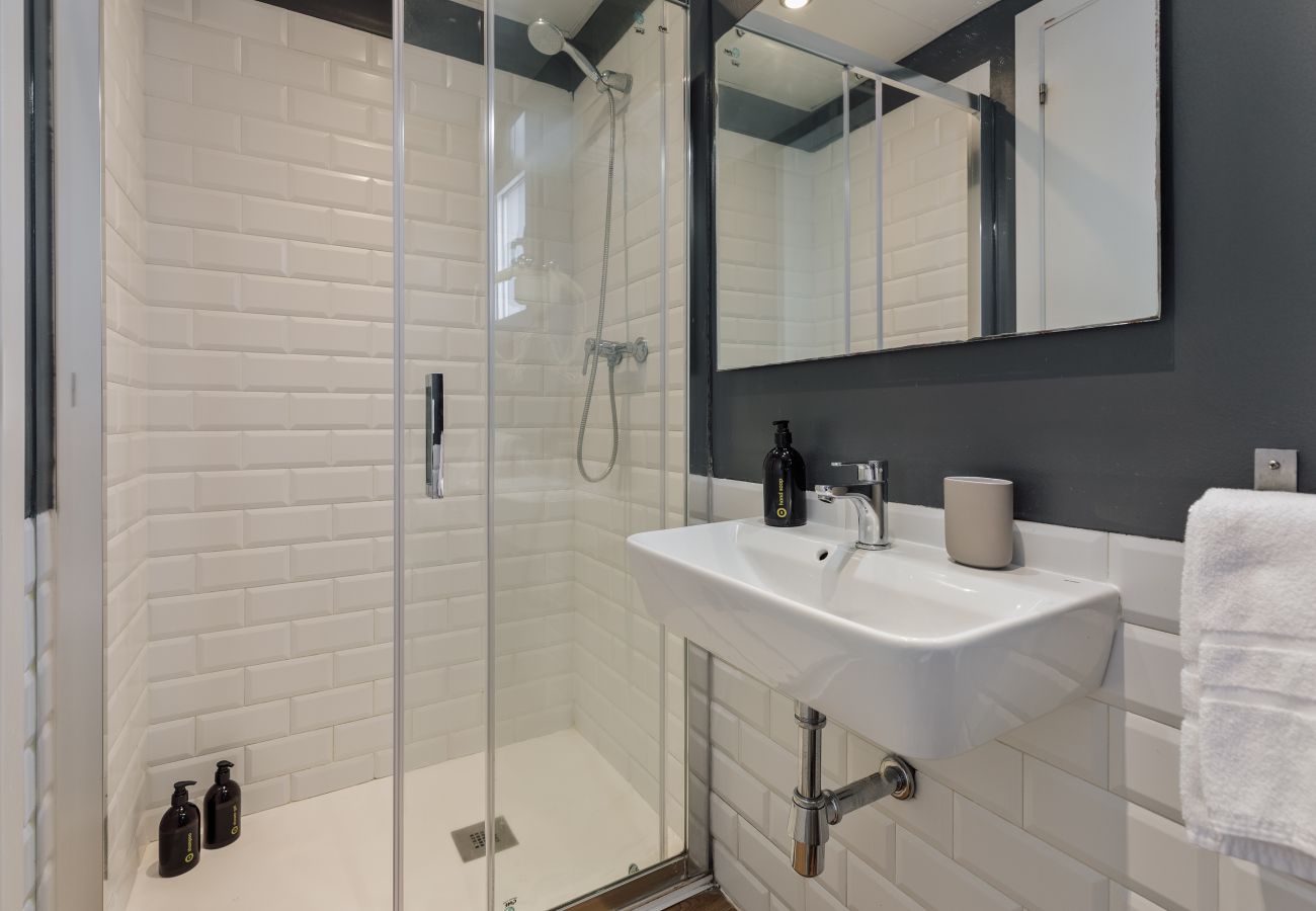 Apartment in Barcelona - OLA LIVING ST ANTONI 102