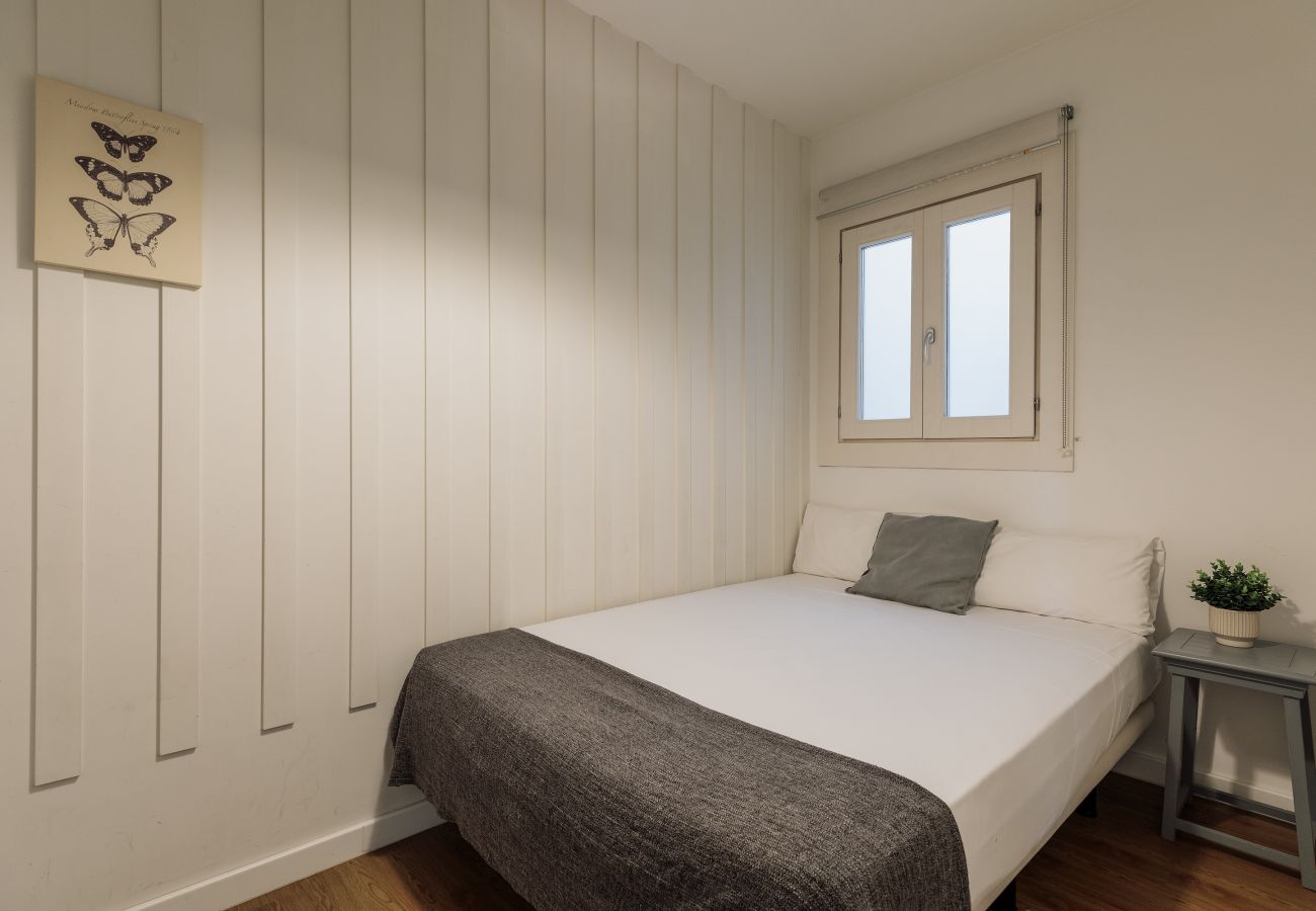 Apartment in Barcelona - OLA LIVING ST ANTONI 102