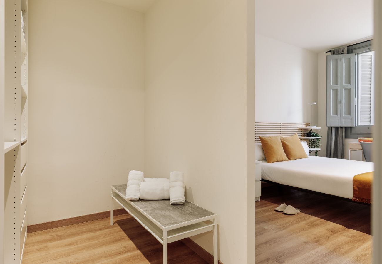 Apartment in Barcelona - OLA LIVING ST ANTONI 402
