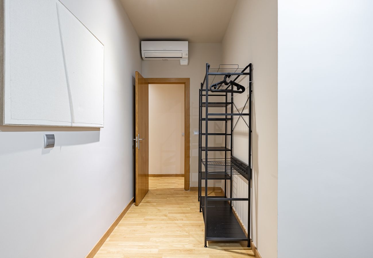 Apartment in Barcelona - OLA LIVING CONSELL DE CENT 2