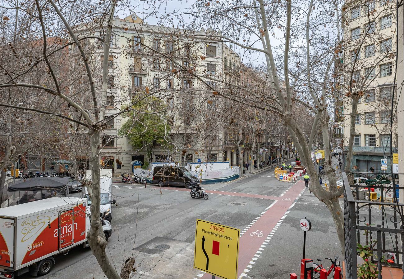Apartment in Barcelona - OLA LIVING CONSELL DE CENT 2