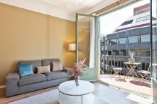 Rent by room in Barcelona - Diagonal Habitación Individual
