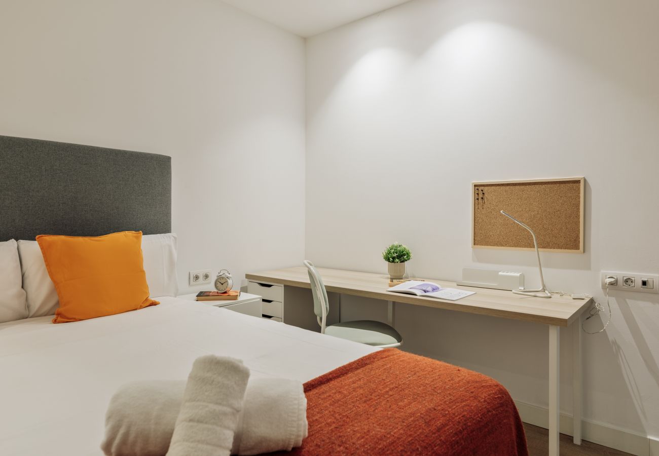 Rent by room in Barcelona - Balmes Habitación Doble con Baño Privado Rent by room in Barcelona - Balmes Habitación Doble con Baño Privado