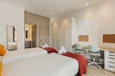 Rent by room in Barcelona - Balmes Habitación Twin Suite Con Balcón