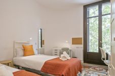 Rent by room in Barcelona - Balmes Habitación Doble para 2 personas Con Balcón
