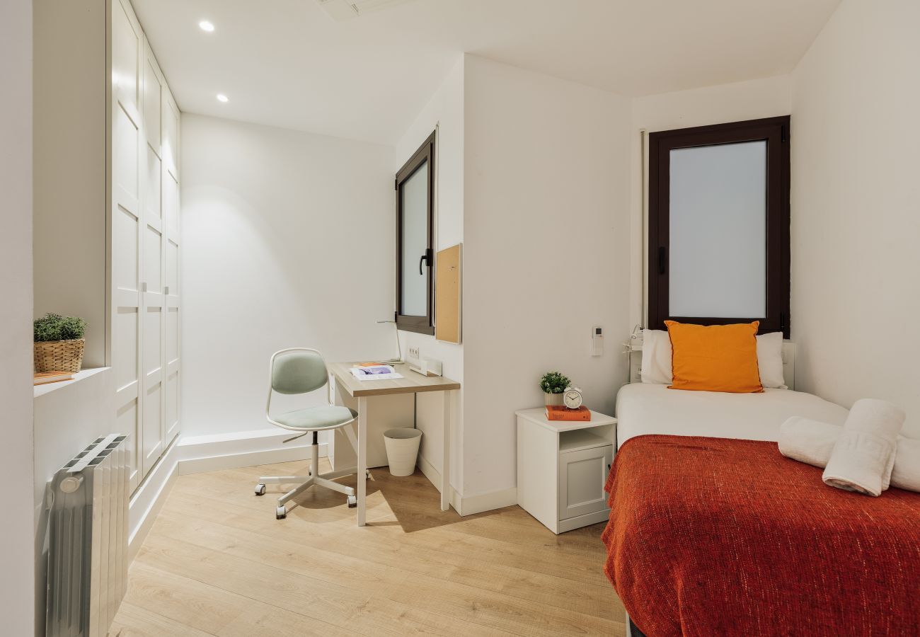 Rent by room in Barcelona - Balmes Habitación Individual Premium