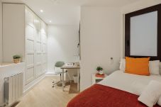 Rent by room in Barcelona - Balmes Habitación Individual Premium