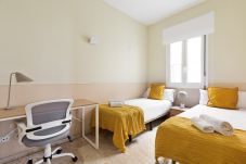 Rent by room in Barcelona - Merce Habitación Twin con Escritorio