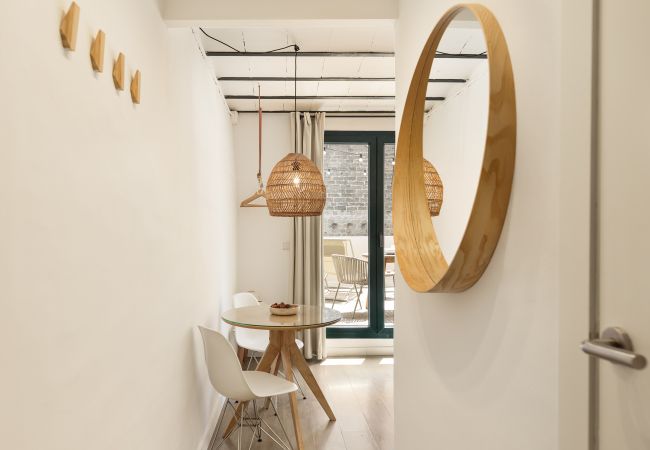 Studio a Barcelona - OLA LIVING BORN 10 ATTIC Studio a Barcelona - OLA LIVING BORN 10 ATTIC
