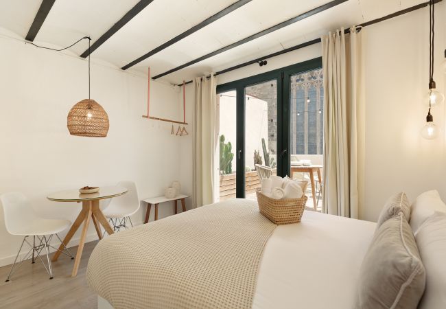 Studio a Barcelona - OLA LIVING BORN 10 ATTIC Studio a Barcelona - OLA LIVING BORN 10 ATTIC