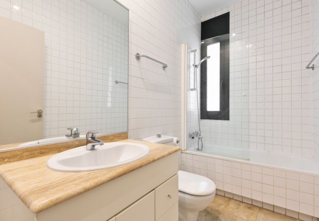 Alquiler por habitaciones en Barcelona - Merce Habitación Twin con Escritorio Alquiler por habitaciones en Barcelona - Merce Habitación Twin con Escritorio