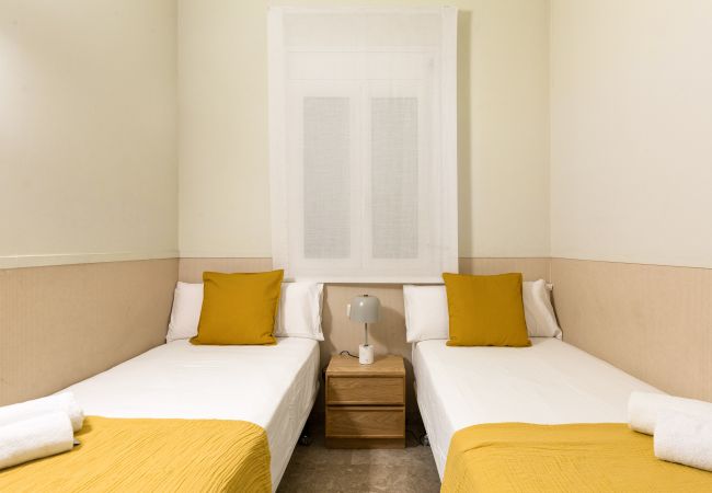 Alquiler por habitaciones en Barcelona - Merce Habitación Twin con Escritorio Alquiler por habitaciones en Barcelona - Merce Habitación Twin con Escritorio